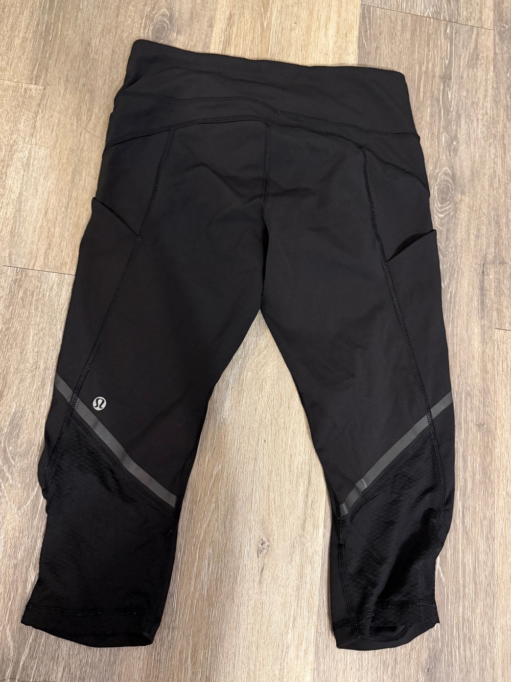 lululemon athletica Black Cropped Athletic Joggers size 6 lulu lemon leggings